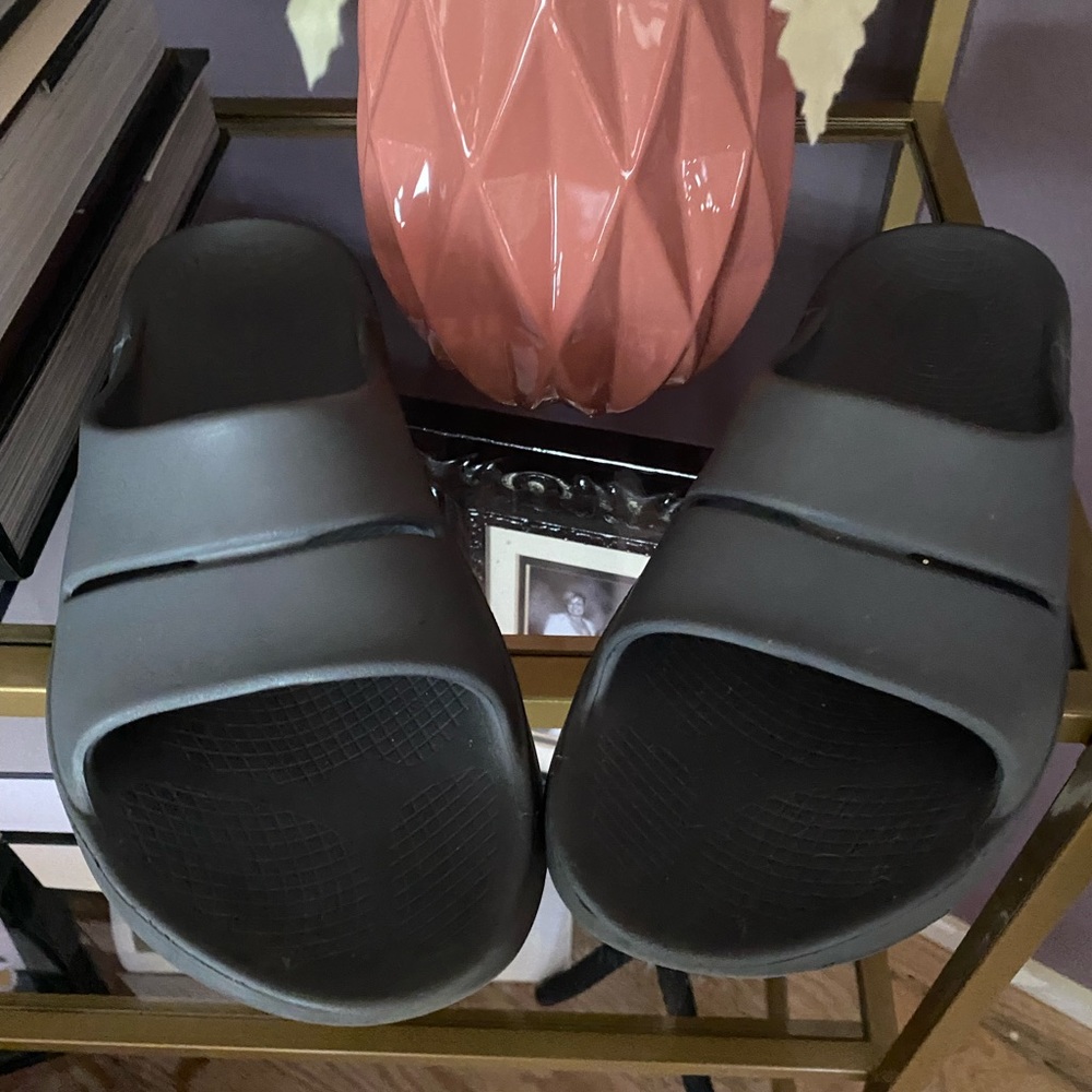 Oofos Men’s size 11